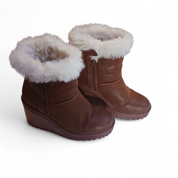 Soft Moc Natalie Women’s Winter Wedge Boots – Faux Fur Lined, Size 37 (US 6.5) - Picture 3 of 16